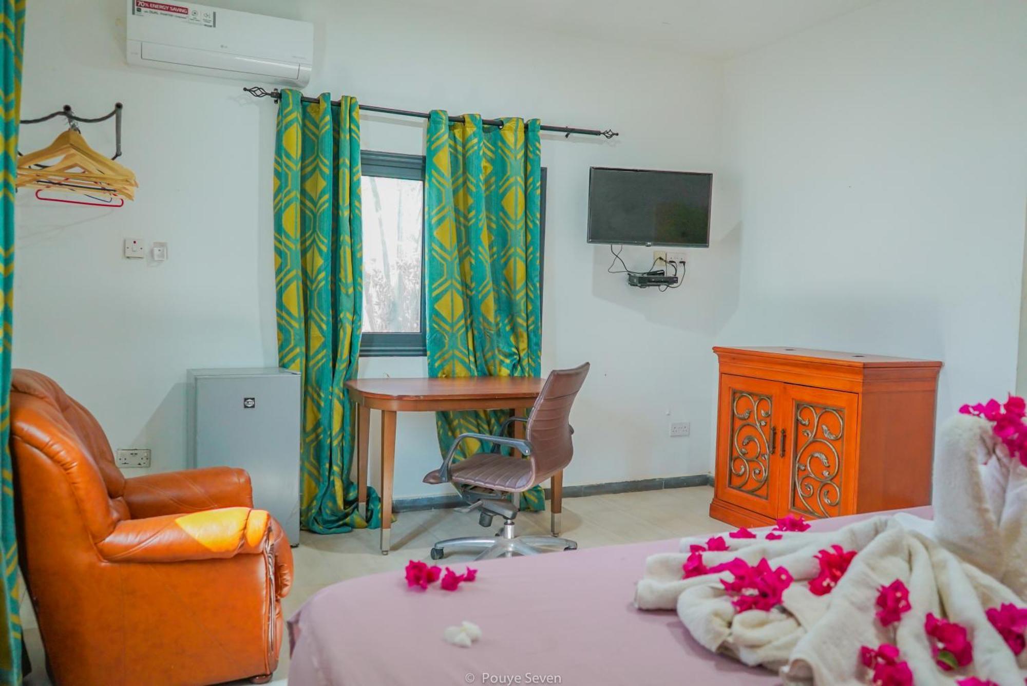Mgm Apartments Gambia Kololi Zewnętrze zdjęcie